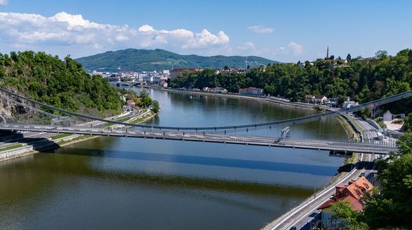 Donaubrücke A26 Westring Linz mit Tunneleingang