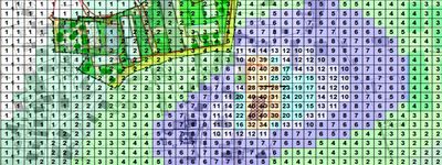 Eine farblich unterteilte Rasterkarte mit nummerierten Feldern zeigt die Geruchsbelastung in % der Jahresstunden