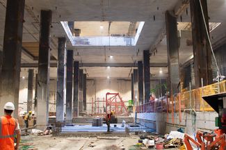Innenansicht der Baustelle im unterirdischen Stationsbauwerk der Station Marienhof